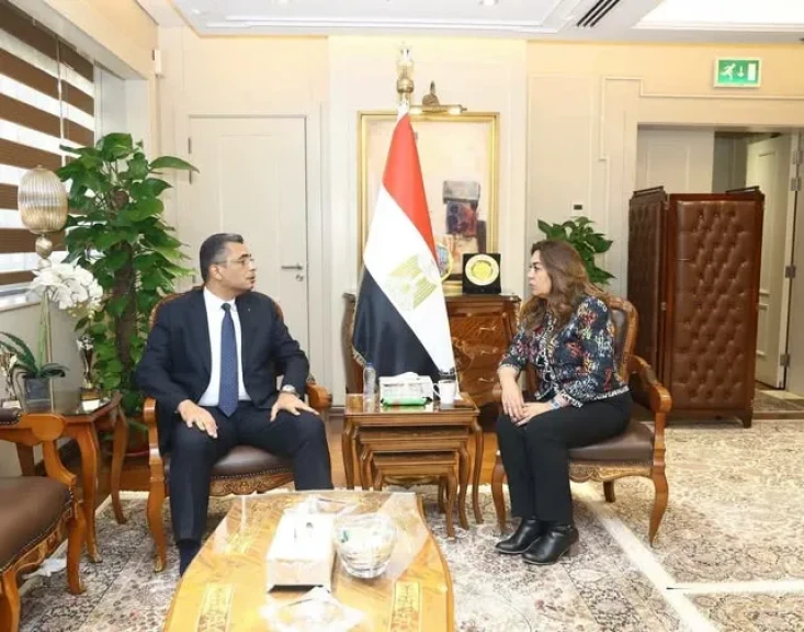 وزيرة التنمية المحلية والبيئة تبحث مع محافظ البحر الأحمر آليات الحفاظ على التنمية الحضارية والسياحية للمحافظة