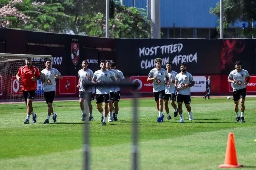 الأهلي يواصل تدريباته.. ومران استشفائي للاعبين