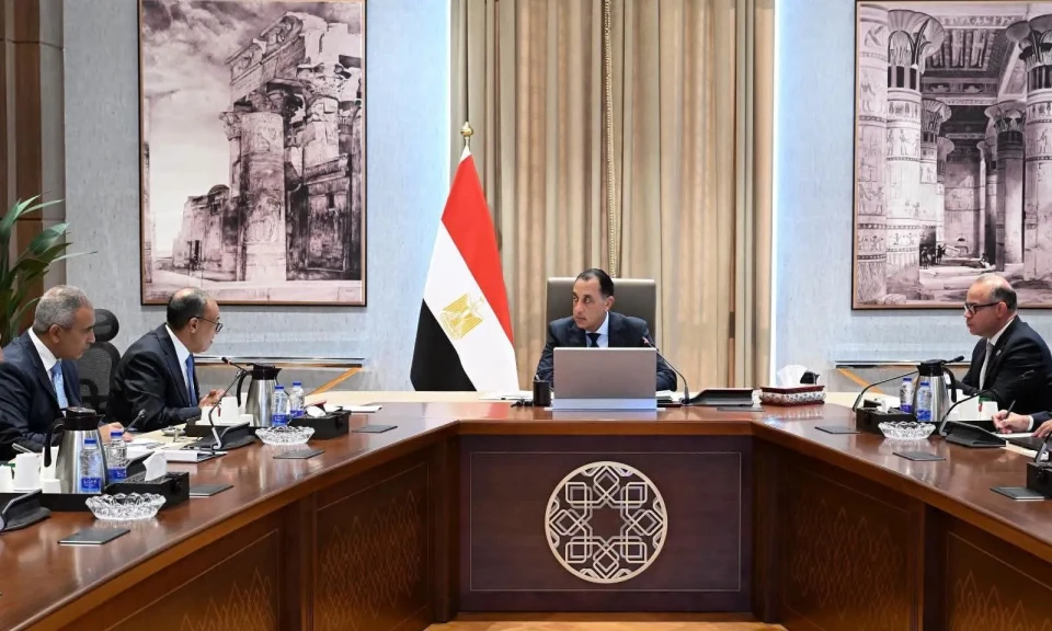 رئيس الوزراء يتابع الاستعدادات والترتيبات الجارية لاستضافة اجتماع مخصص للأعمال بالتعاون مع المنتدى الاقتصادي العالمي