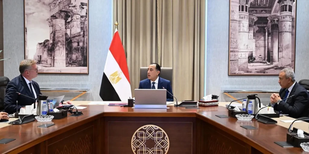 رئيس الوزراء يتابع مع وزير البترول والثروة المعدنية عدداً من ملفات العمل