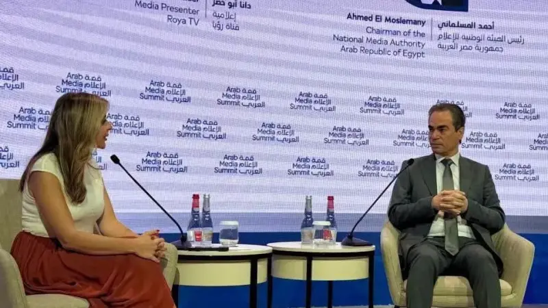 المسلماني في حفل توقيع كتابه في دبي  : جورباتشوف لم يكن مؤهلًا لحكم الاتحاد السوفيتي.. وجيفارا أخطأ بفكرة ”الثورة مستمرة ”