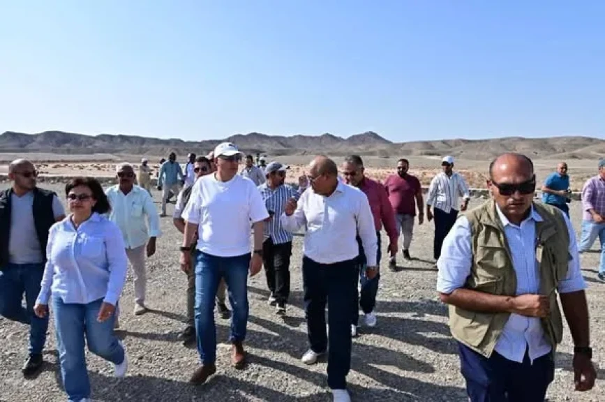 وزير الري يواصل تفقد منشآت الحماية من أخطار السيول بالبحر الأحمر