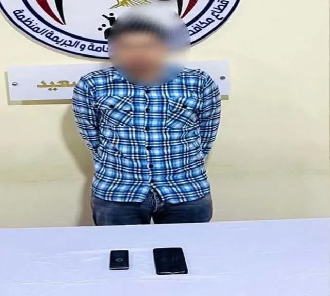 الداخلية:ضبط المتهم بالنصب علي المواطنين وإيهامهم بكونه موظف خدمة عملاء بالبنوك