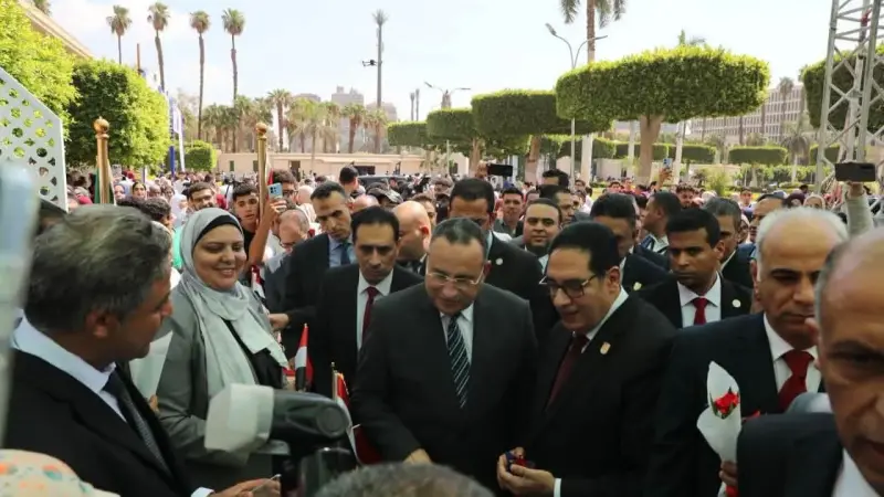 وزير التعليم العالي والقائم بعمل وزير الثقافة يتفقد جامعة القاهرة ويطمئن على انتظام الدراسة