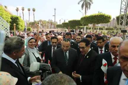 وزير التعليم العالي والقائم بعمل وزير الثقافة يتفقد جامعة القاهرة ويطمئن على انتظام الدراسة