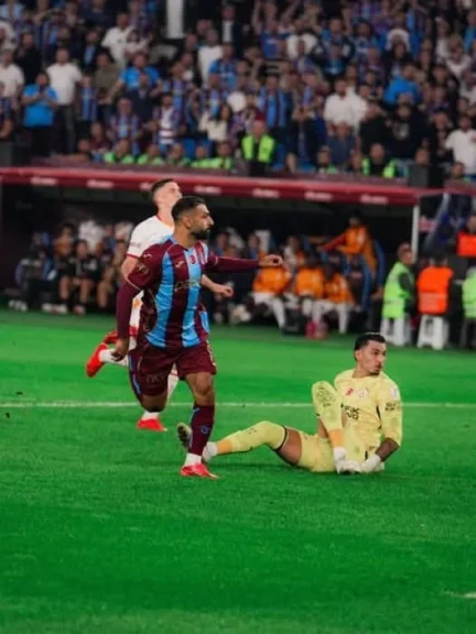 محمد صلاح يقود طرابزون سبور بفوز عريض أمام جلطه سراي ..ويكتب الهاتريك الأول له بالدوري التركي