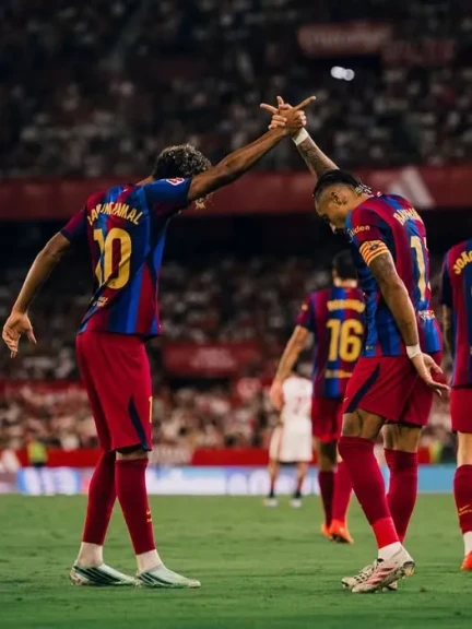 برشلونة يقلب الطاولة على إشبيلية بثلاثية ويواصل صدارة الدوري الإسباني