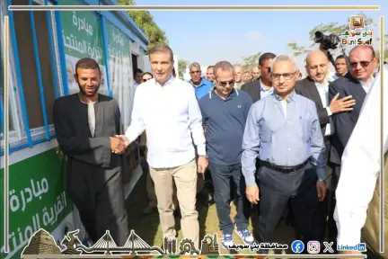 وزير الزراعة ومحافظ بني سويف يتفقدان أنشطة ومعرض منتجات مبادرة «القرية المنتجة» بقرية إفوة