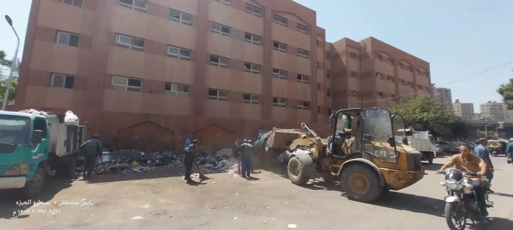 محافظ الجيزة يتابع مشروعات الرصف والتطوير الجارية بحي بولاق الدكرور