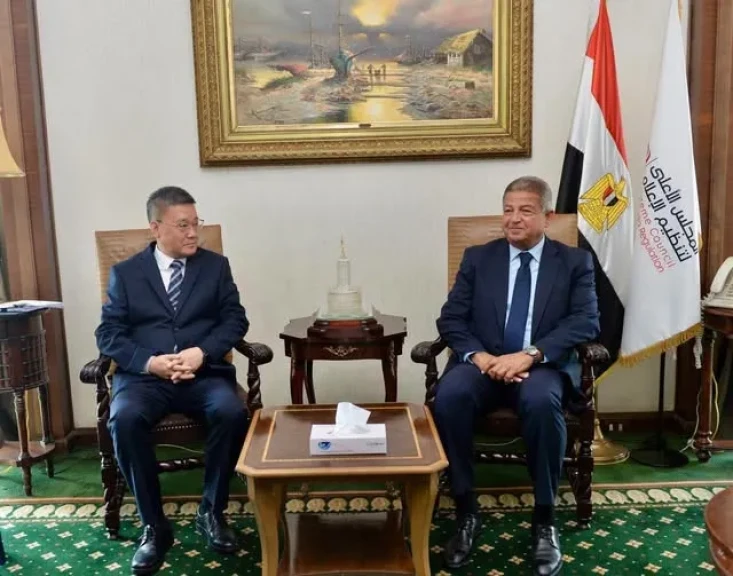 رئيس الأعلى للإعلام ونائب رئيس الهيئة الوطنية الصينية للإذاعة والتلفزيون يبحثان تعزيز التعاون الإعلامي بين البلدين