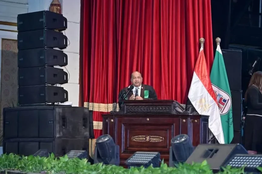 كلية دار العلوم تحتفي بتخريج دفعة 2025/2026 وتحمل اسم الراحل الدكتور أحمد درويش تقديرًا لمسيرته العلمية والأدبية