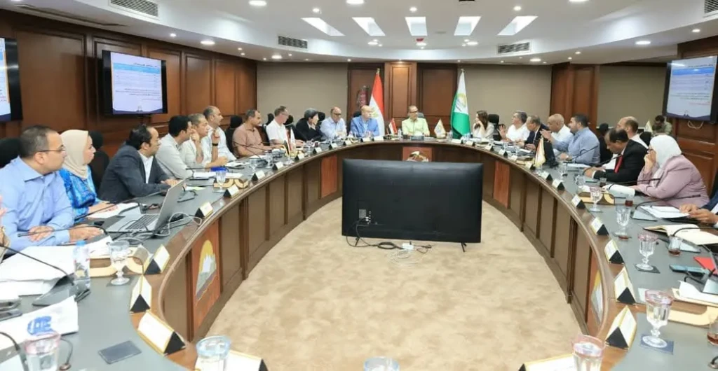 محافظ الجيزة يتابع الموقف التنفيذي لعدد من المشروعات التنموية والخدمية بالمحافظة