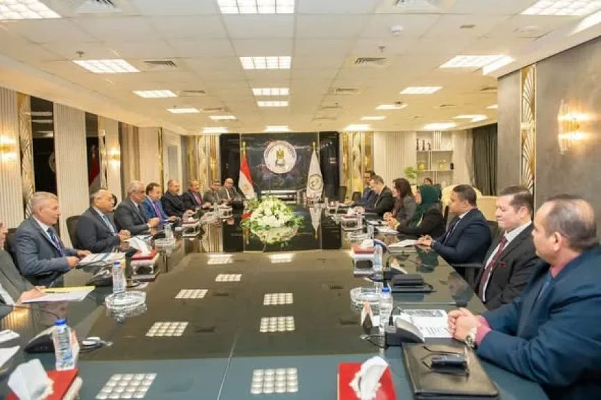 وزيرا الإنتاج الحربي والإسكان يتابعان مستجدات مشروعات التعاون المشترك