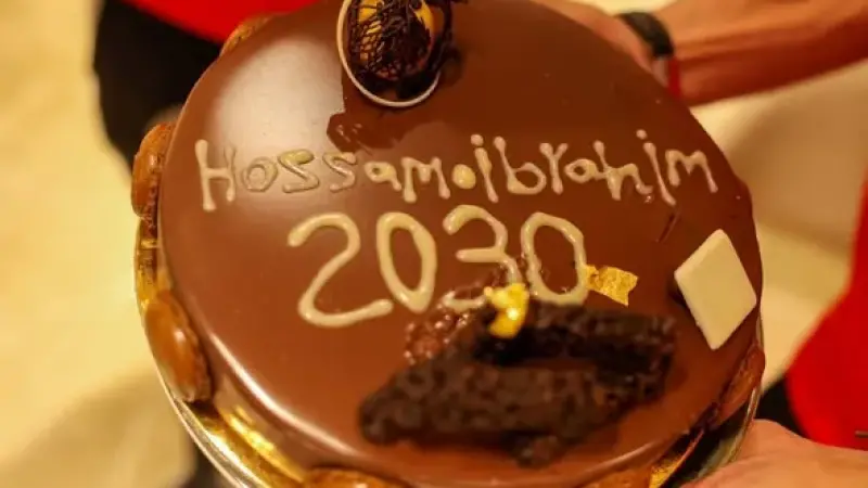 لاعبو منتخب مصر يحتفلون بحسام وإبراهيم حسن بعد تجديد التعاقد حتى 2030