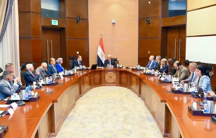 نائب رئيس الوزراء للشؤون الاقتصادية يتابع مستجدات المشروع القومي لتطوير صناعة الغزل والنسيج
