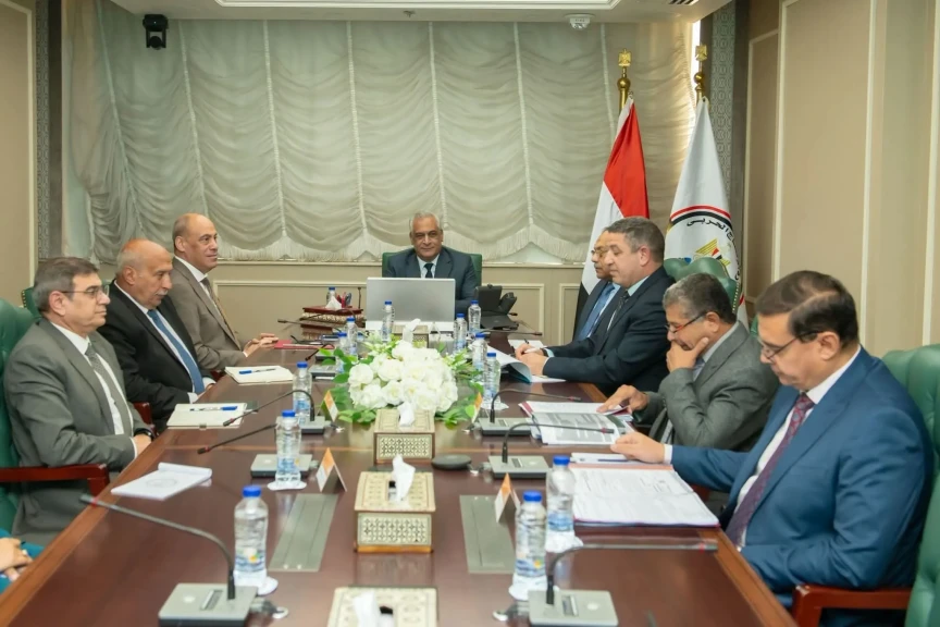 جنبلاط يتابع خطة تطوير ورفع كفاءة القطاعات الإنتاجية والأداء المالى بشركة حلوان للأجهزة المعدنية (مصنع 360)