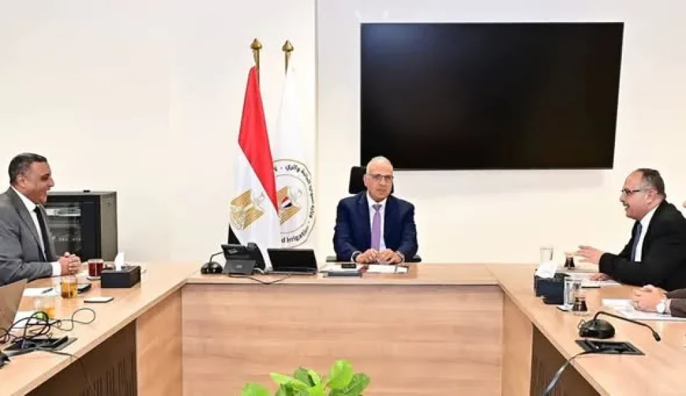 وزير الري يجتمع مع رئيس مجلس إدارة شركة المقاولون العرب لمتابعة موقف المشروعات المشتركة
