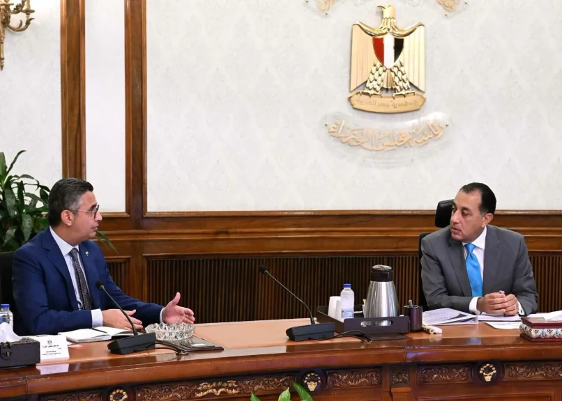 مدبولي يطمئن على انتظام منظومتي الخبز والسلع التموينية وتوافر الاحتياجات الأساسية للمواطنين