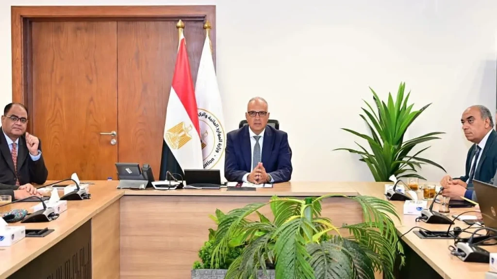 وزير الري يتابع جهود الإصلاح الهيكلي والمؤسسي بوزارة الموارد المائية والري،
