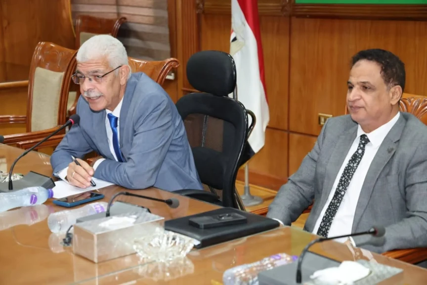 رئيس جامعة المنوفية يترأس اجتماع لجنة التدويل.. ويضع خريطة عمل لتعزيز التنافسية الدولية والتحول الرقمي