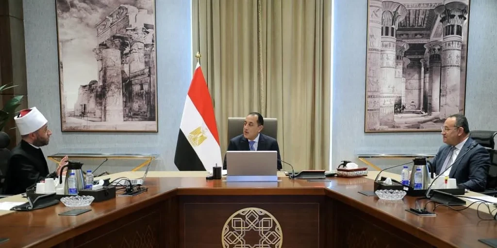 رئيس الوزراء يواصل اجتماعاته التحضيرية بلقاء وزيري الأوقاف والتعليم العالي القائم بأعمال وزير الثقافة