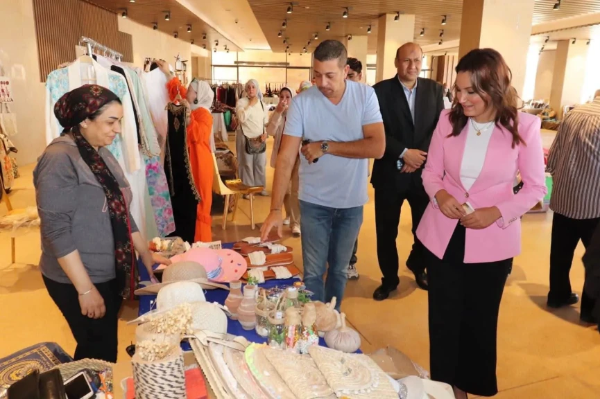 نائب محافظ الجيزة تفتتح معرض الحرف اليدوية والتراثية بالمنطقة الأثرية للأهرامات