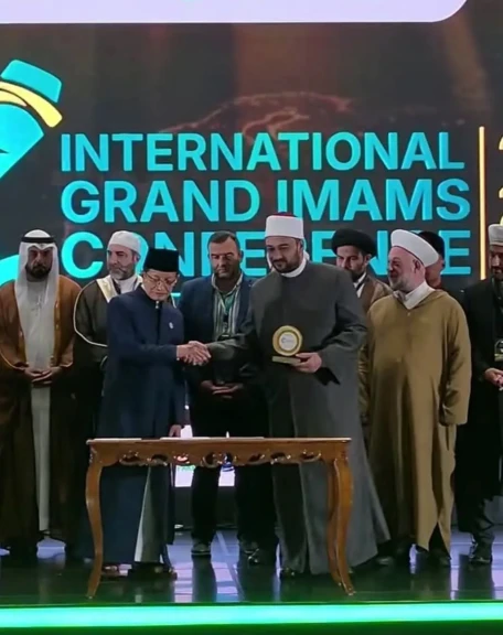 أمين عام «الأعلى للشئون الإسلامية» يلقي دعاء ختام المؤتمر الدولي للأئمة ويوقع «وثيقة جاكرتا»