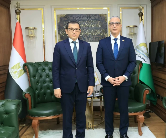 محافظ الجيزة يستقبل سفير أوزبكستان لبحث فرص التعاون المشترك