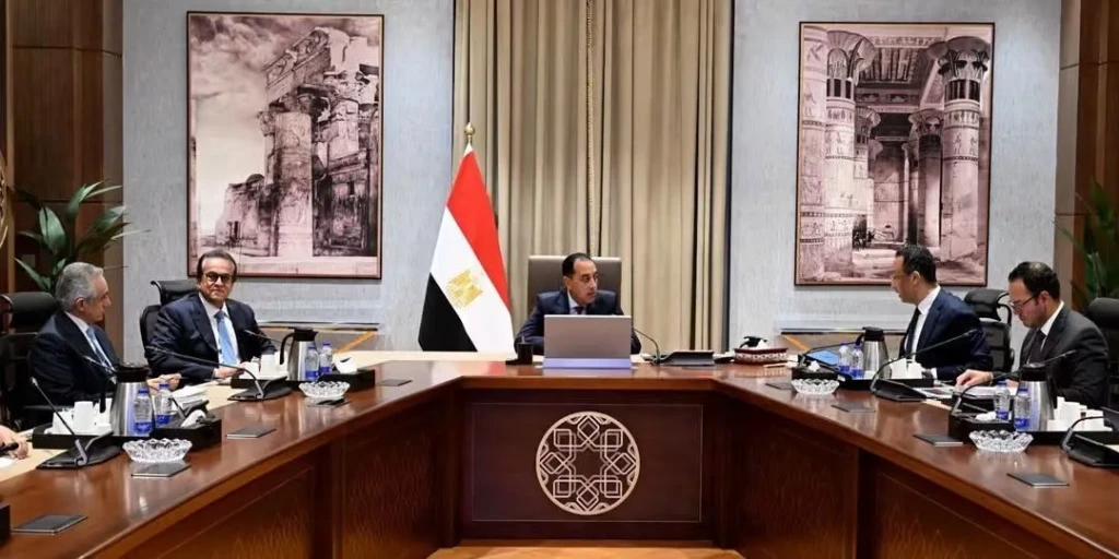 رئيس الوزراء يجتمع بوزراء الصحة والاتصالات والعدل لمتابعة تحضيرات مؤتمر شهر أكتوبر الذي كلف بعقده فخامة الرئيس