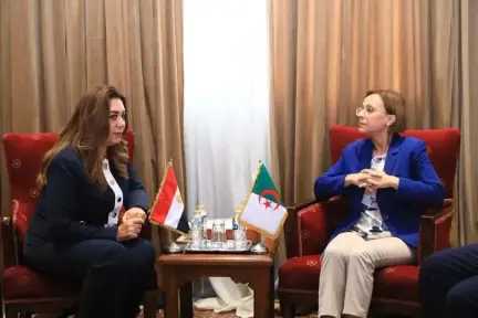 وزيرة التنمية المحلية والبيئة تبحث مع نظيرتها الجزائرية سبل التعاون في مجالات إدارة المخلفات وحماية الطبيعة