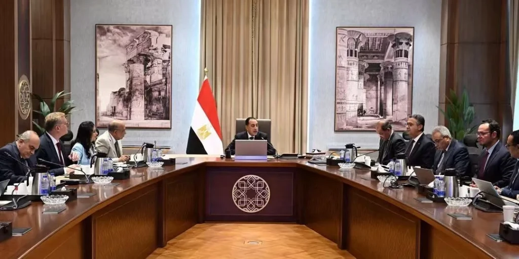 رئيس الوزراء يستعرض محاور جلستي ”مسيرة الطاقة المصرية” و”منظومة حماية مجتمعية أكثر فاعلية”