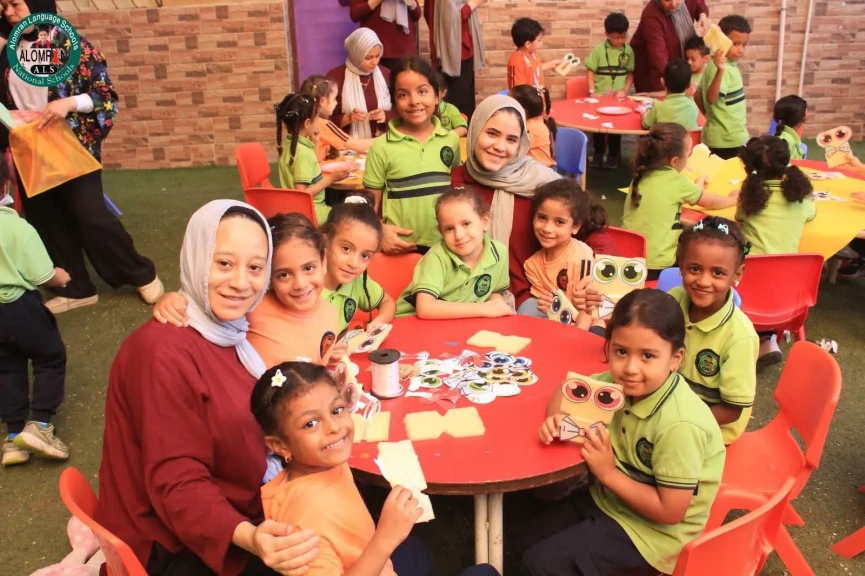 «صُنع في العمران».. أطفال رياض الأطفال يصنعون عرائسهم بأنفسهم في مدرسة العمران للغات