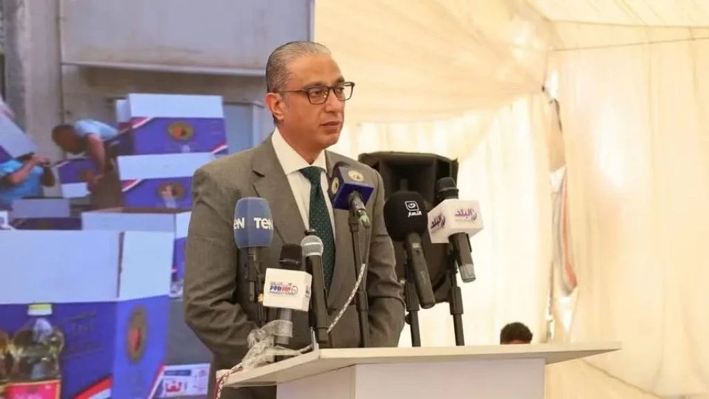 محافظ الجيزة يشهد إطلاق قافلة لتوزيع السلع الغذائية على الأسر الأولى بالرعاية بمناسبة انتصارات أكتوبر