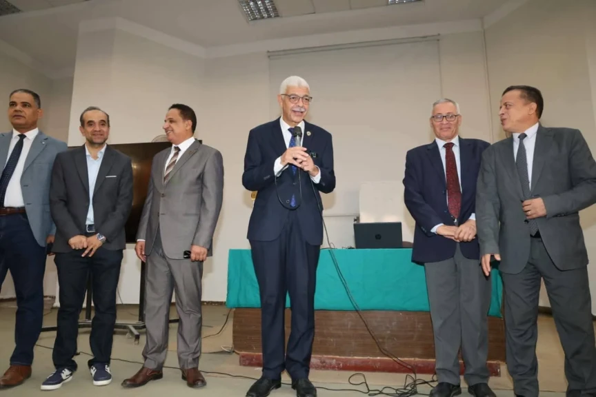 القاصد يتفقد سير العملية التعليمية بكلية التجارة بجامعة المنوفية