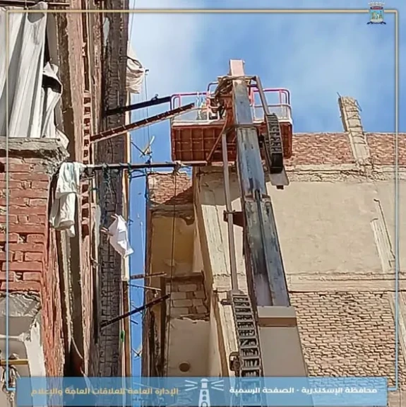 محافظ الإسكندرية يتابع استمرار أعمال إزالة عقار شارع المازني وفقًا للتوصيات الهندسية التي اعتمدت الأسلوب العلمي الحذر لتحقق أعلى معدلات الأمان