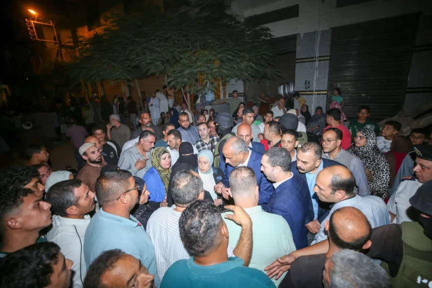 محافظ كفرالشيخ يتفقد موقع انهيار عقار بيلا ويتابع أعمال رفع الأنقاض وتأمين المنطقة.. ويوجه بفحص أسباب الحادث ودعم الأسر المتضررة