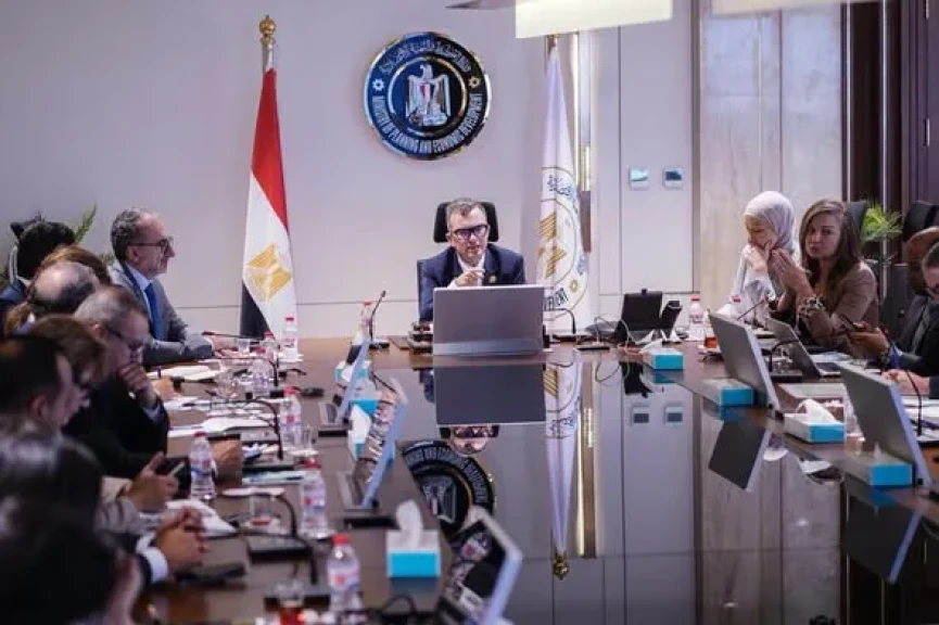 وزير التخطيط والتنمية الاقتصادية يستعرض التطورات الاقتصادية وملامح البرنامج الوطني للتحول الاقتصادي مع مؤسسات التمويل ووكالات التصنيف الدولية