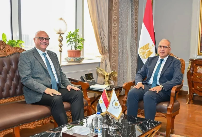 وزير الري يبحث مع محافظ الإسكندرية مشروعات حماية الشواطئ واستعادة شواطئ الإسكندرية