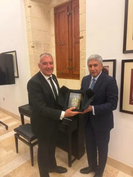 وزير السياحة والآثار يلتقي وزير سياحة مالطا لبحث تعزيز التعاون السياحي بين البلدين