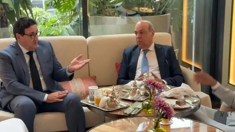 وزير الطيران المدني يبحث مع مدير عام المنظمة العربية للطيران المدني تعزيز العمل العربي المشترك في مجال الطيران المدني
