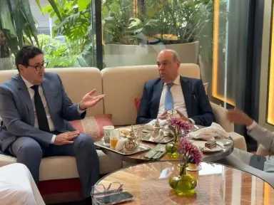 وزير الطيران المدني يبحث مع مدير عام المنظمة العربية للطيران المدني تعزيز العمل العربي المشترك في مجال الطيران المدني