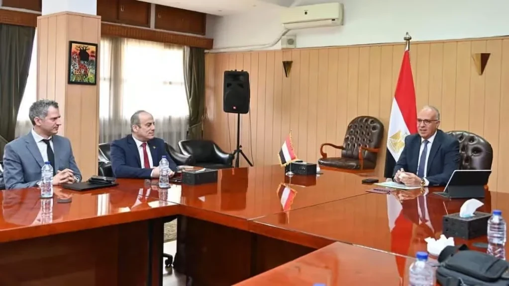 وزير الري يلتقي مدير عام مركز «إيكاردا» لبحث تعزيز التعاون في مجالات ترشيد المياه وتحديث الري
