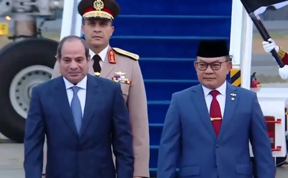 استقبال خاص للرئيس السيسي وطائرته الرئاسية فور وصوله الأجواء الأندونيسية