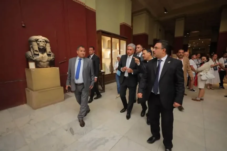 وزير السياحة والآثار يتفقد مستجدات أعمال تطوير المتحف المصري بالتحرير