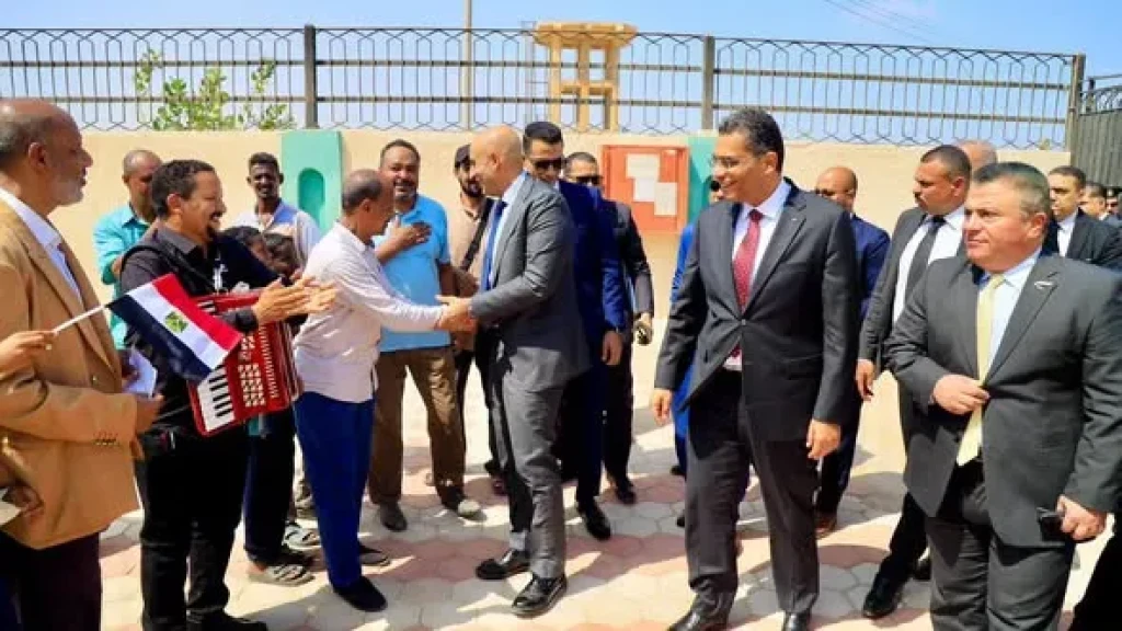وزير التربية والتعليم ومحافظ البحر الأحمر يواصلان جولتهما بتفقد مدارس مدينة حلايب لمتابعة العملية التعليمية