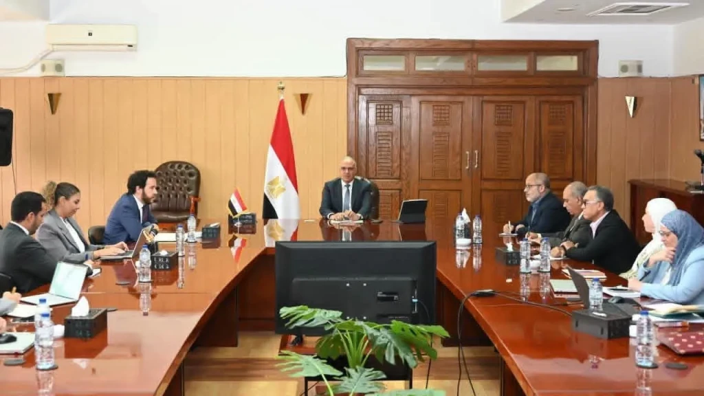 وزير الري يلتقي نائب رئيس البنك الأوروبي لإعادة الإعمار والتنمية