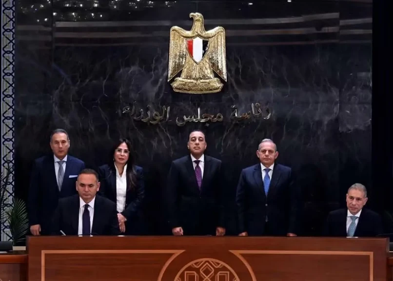 رئيس الوزراء يشهد توقيع عقود شراء ”هايد بارك” لقطعة أرض   في قلب مدينة السادس من أكتوبر ”أرض دريم لاند سابقًا”