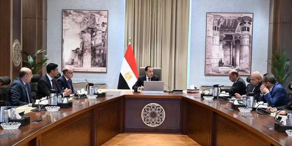 رئيس الوزراء يستعرض محاور جلسة ”نحو استثمار منتج وصناعة تنافسية وفرص عمل مستدامة”