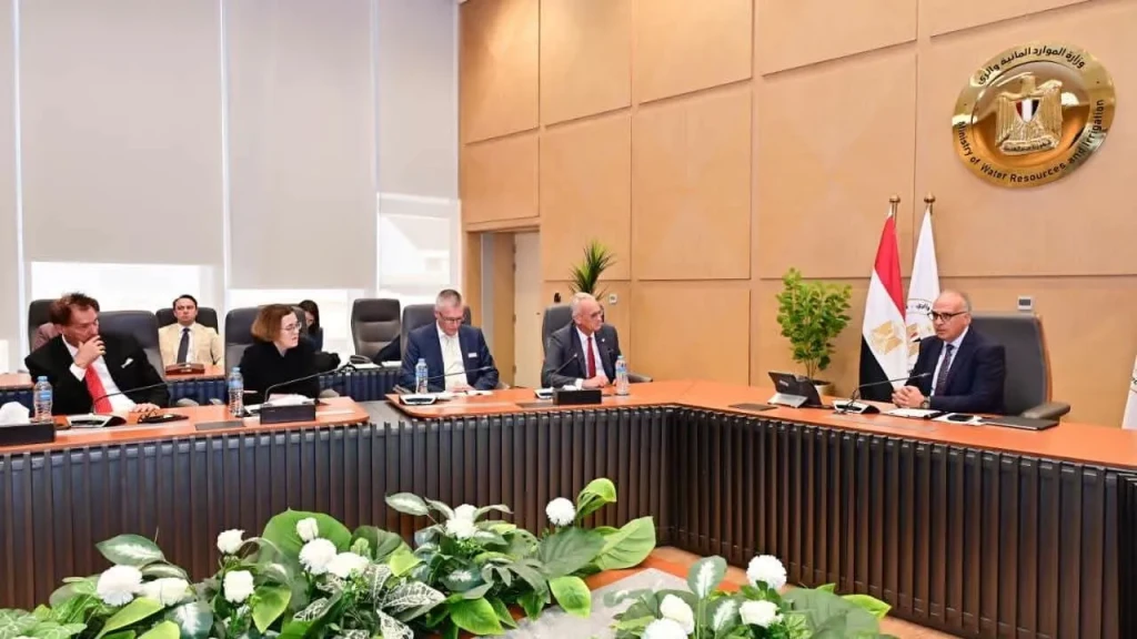 وزير الري يلتقي رئيس الأكاديمية الاتحادية للسياسات الأمنية ببرلين