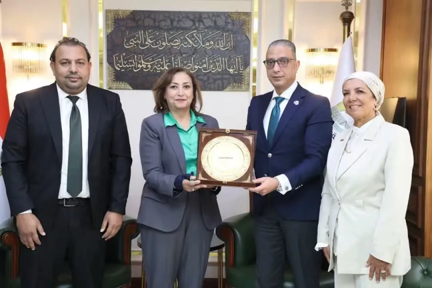 محافظ الجيزة يلتقي اللجنة الطبية العليا والاستغاثات بمجلس الوزراء